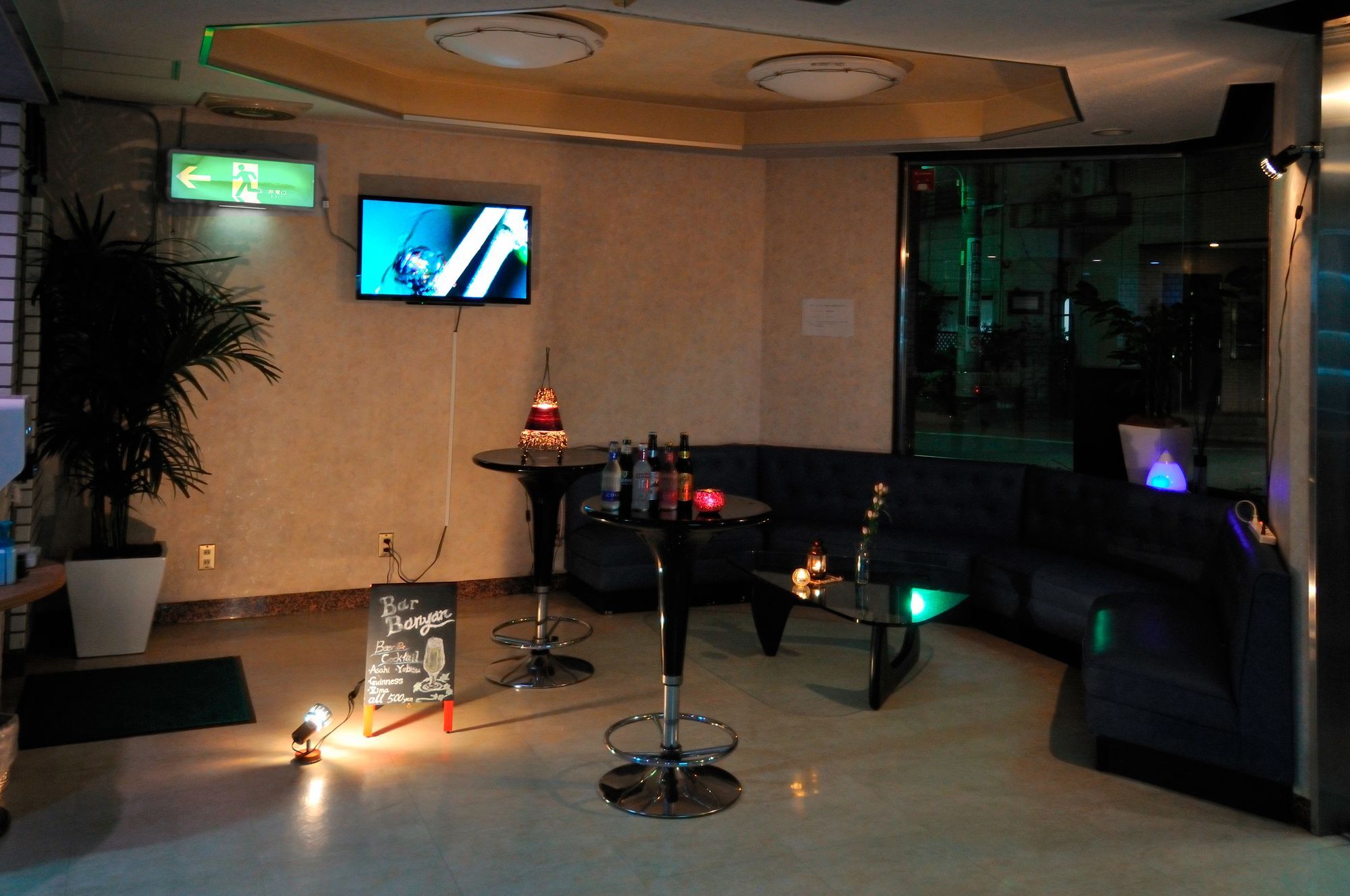 Tokyo Banyan Hotel Bagian luar foto